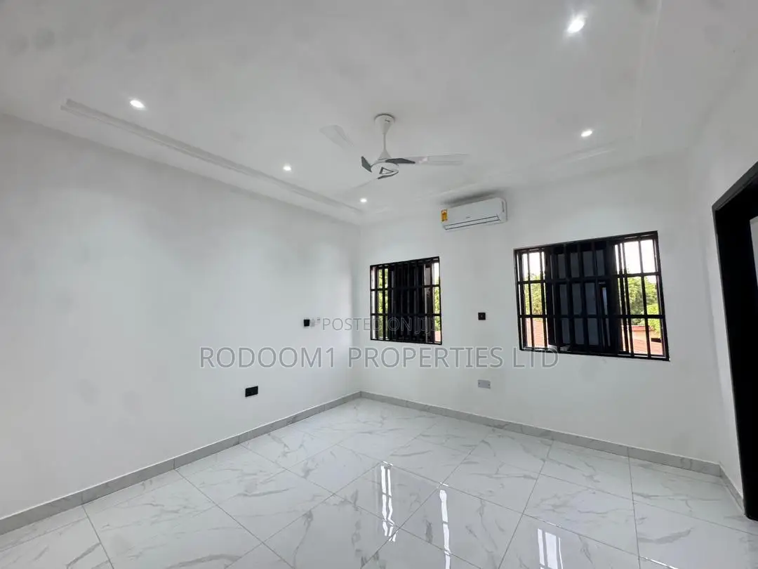 5bdrm House in Adenta Housing for sale
