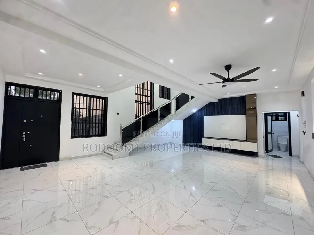 5bdrm House in Adenta Housing for sale