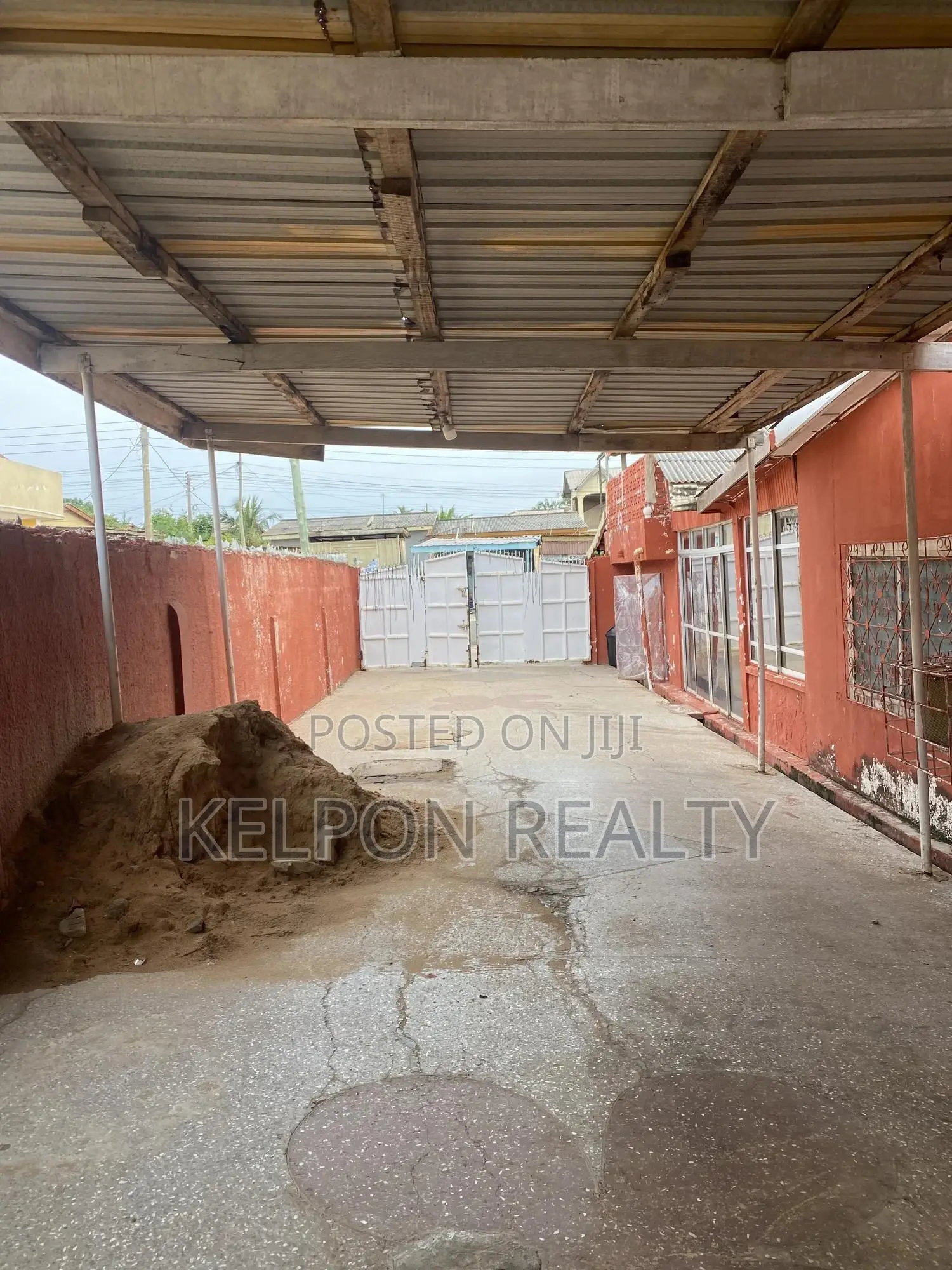 3bdrm House in Dansoman, Accra Metropolitan for sale