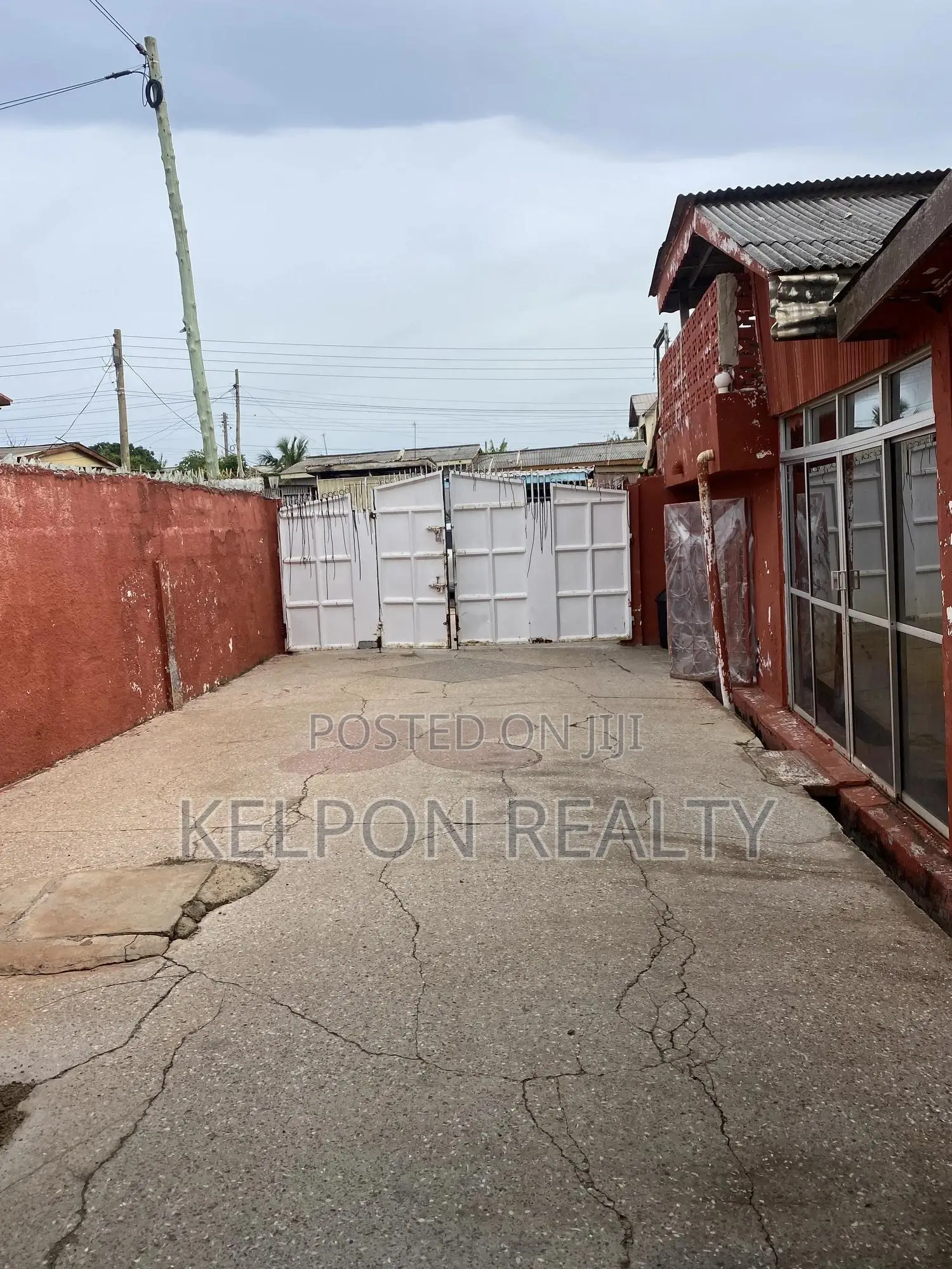 3bdrm House in Dansoman, Accra Metropolitan for sale
