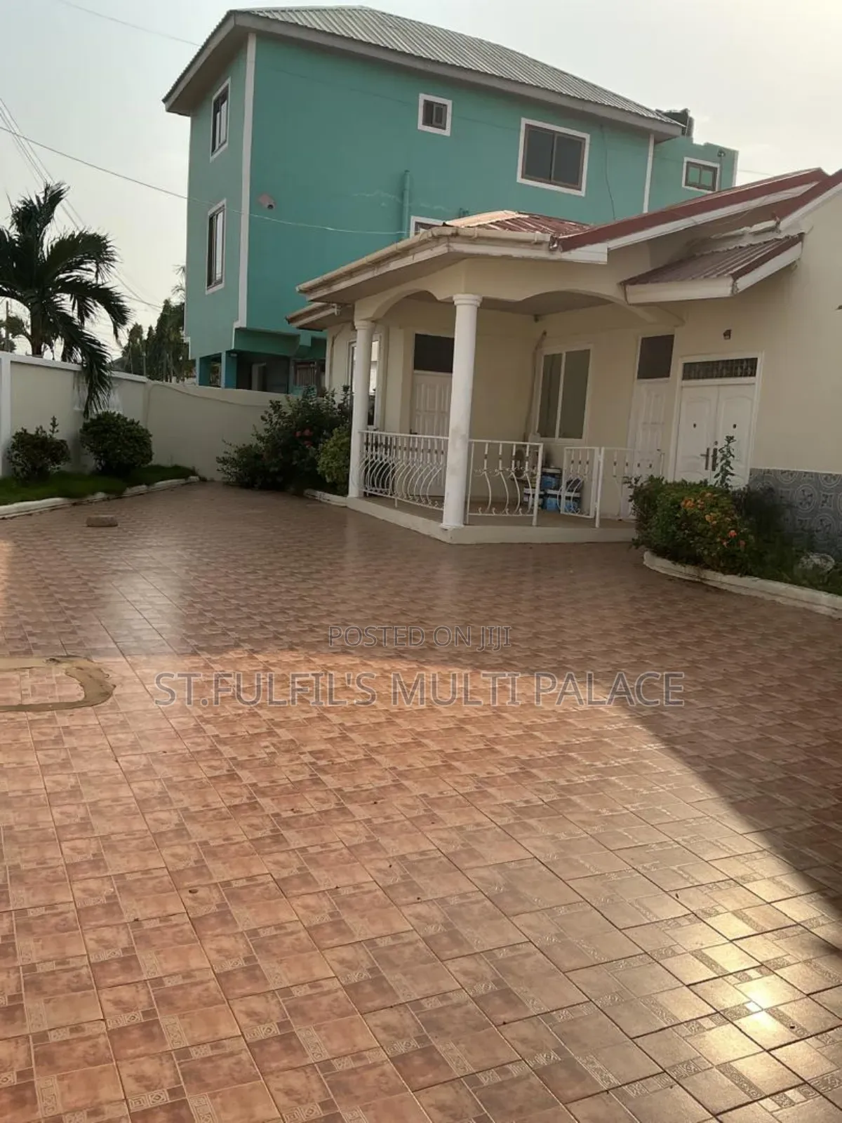 6bdrm House in Botwe Near Little for rent