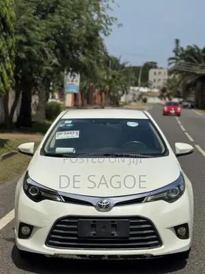 Toyota Corolla LE 4dr Sedan (1.8L 4cyl CVT) 2015 White