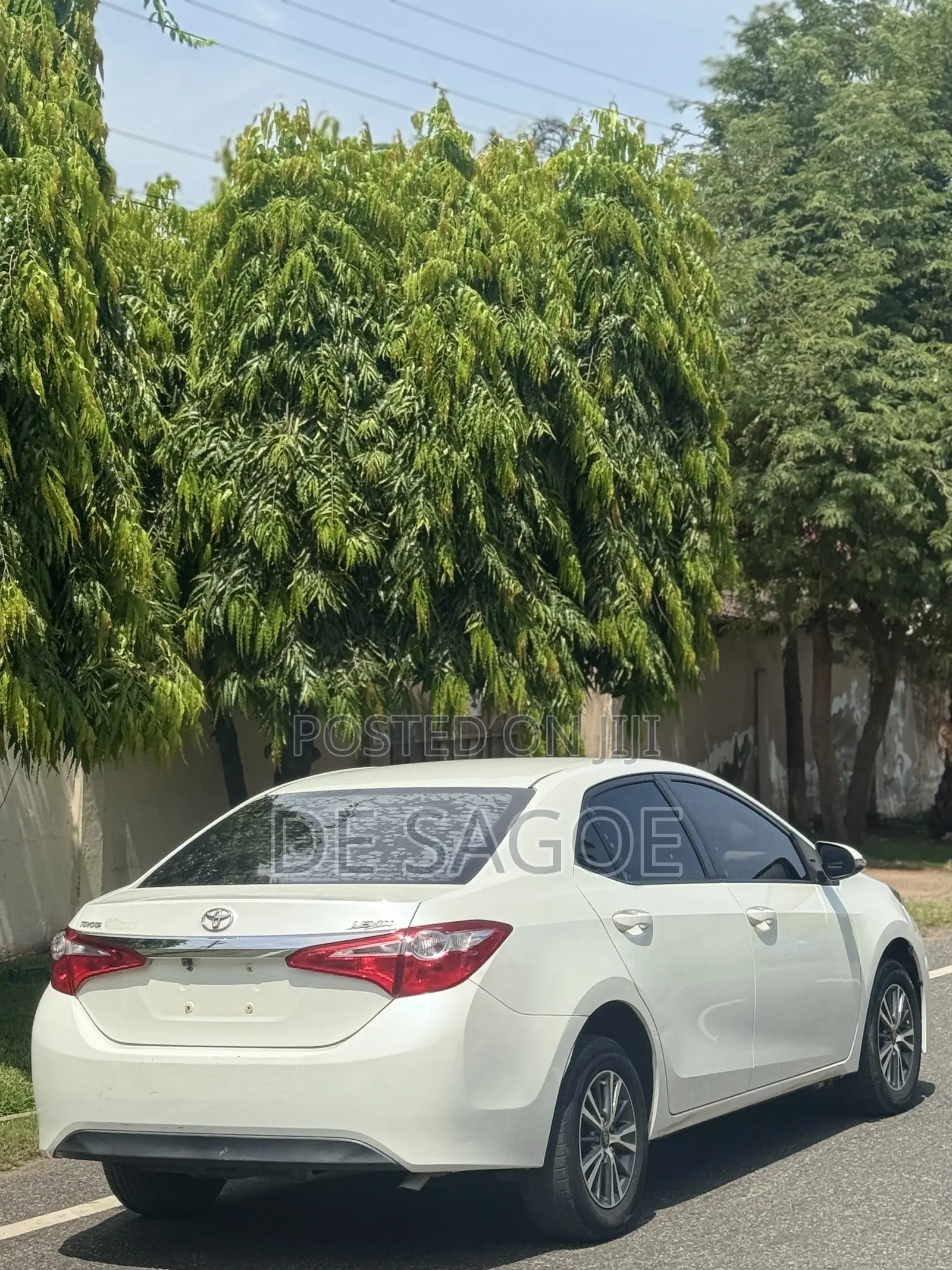 Toyota Corolla LE 4dr Sedan (1.8L 4cyl CVT) 2015 White