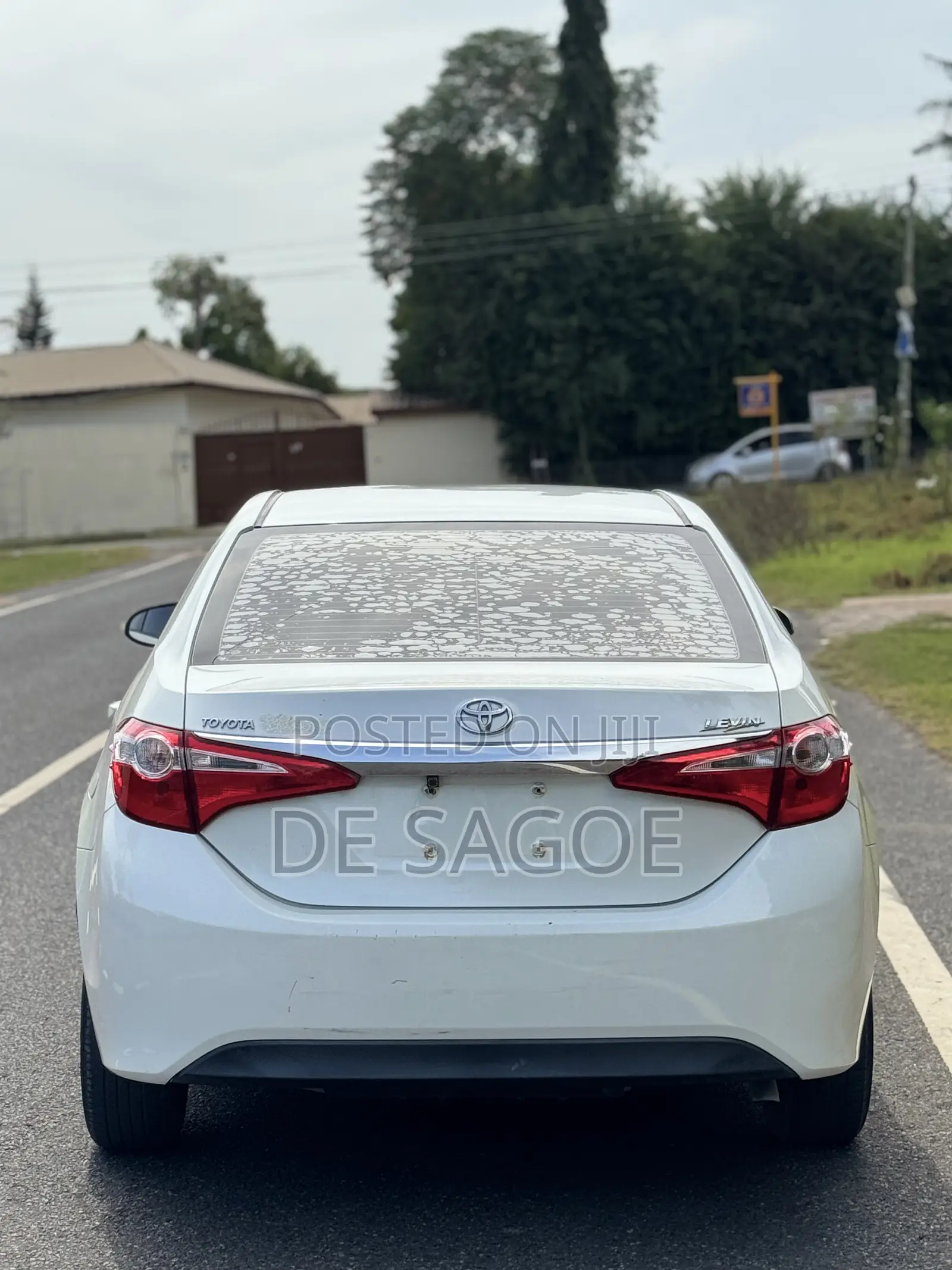 Toyota Corolla LE 4dr Sedan (1.8L 4cyl CVT) 2015 White