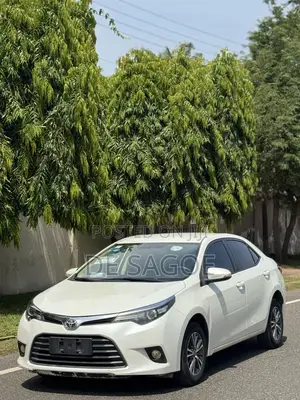 Toyota Corolla LE 4dr Sedan (1.8L 4cyl CVT) 2015 White