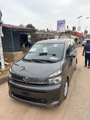 Toyota Voxy 2013 Gray