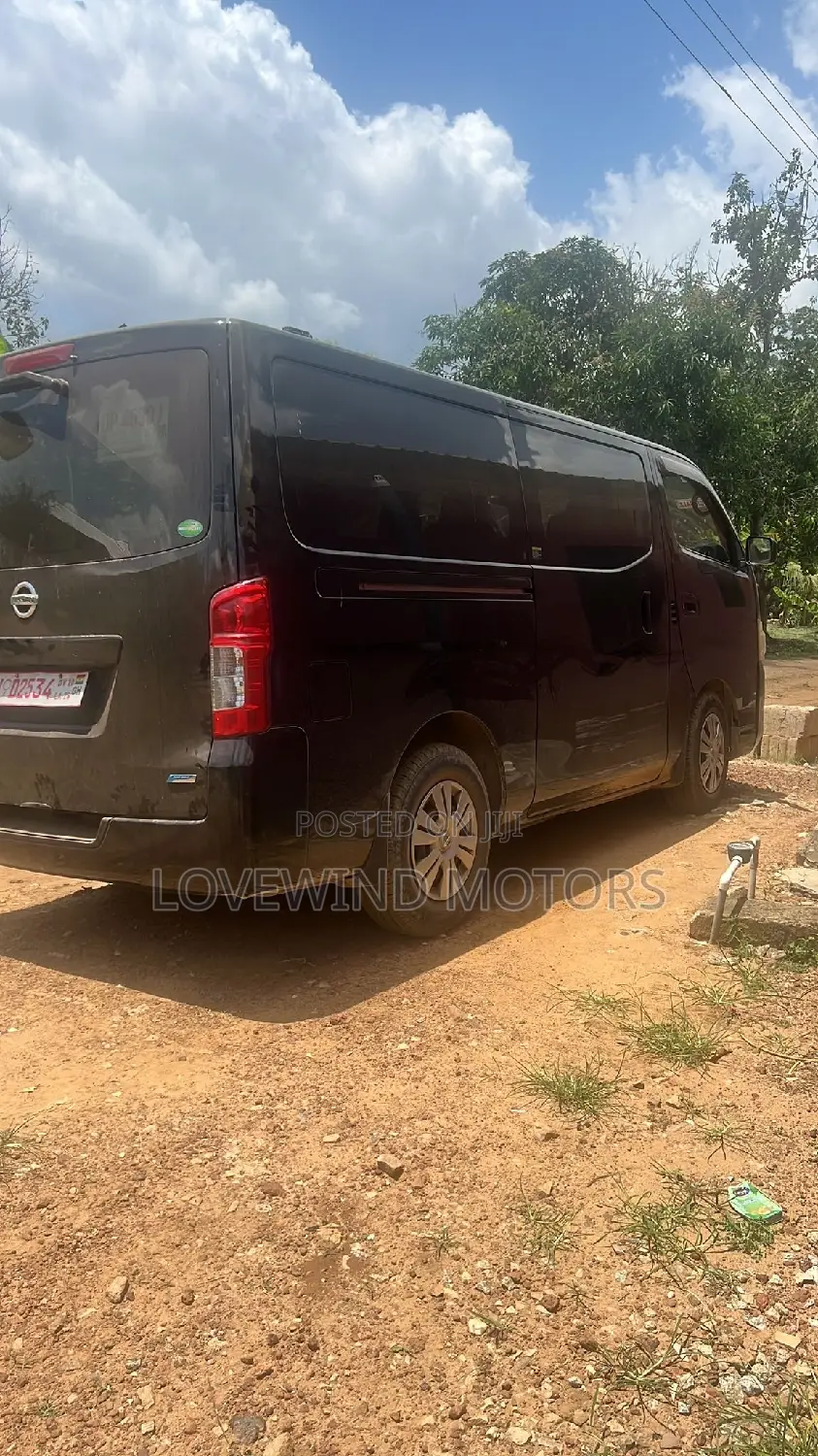 Nissan Caravan (Urvan) 2014 Black