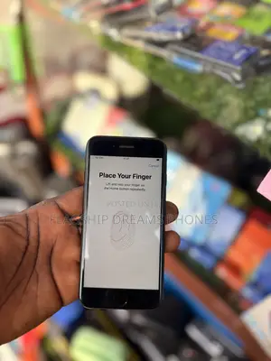 Apple iPhone SE (2020) 64 GB Black