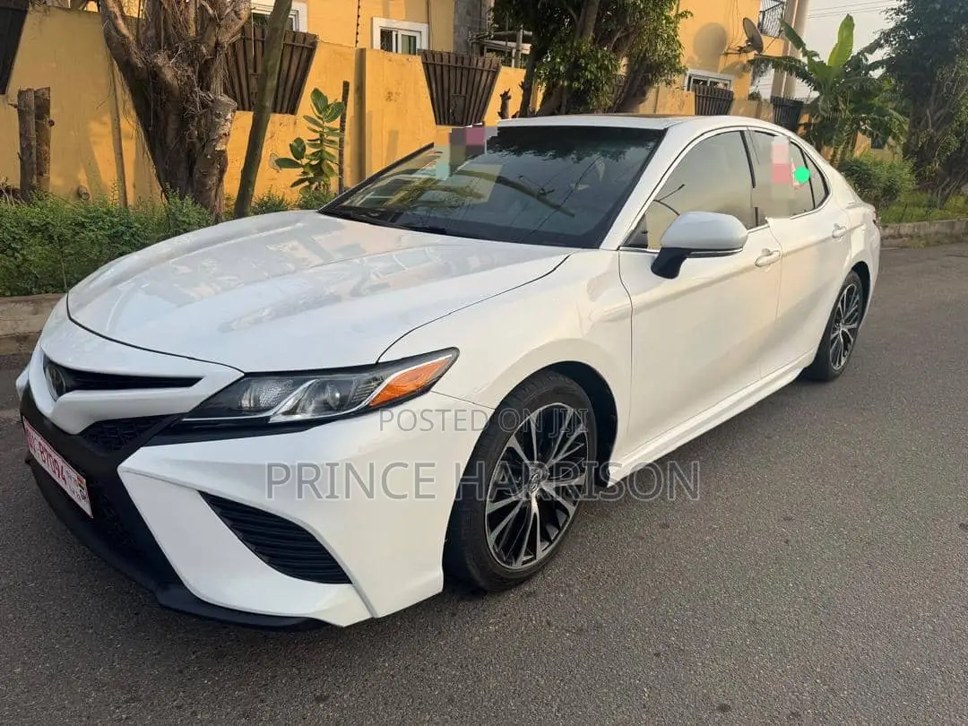 Toyota Camry SE (2.5L 4cyl 8A) 2019 White