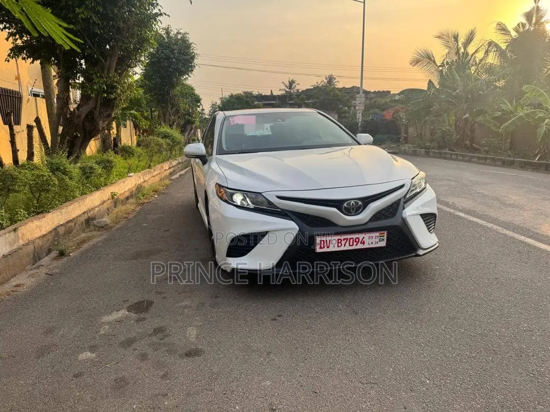 Toyota Camry SE (2.5L 4cyl 8A) 2019 White