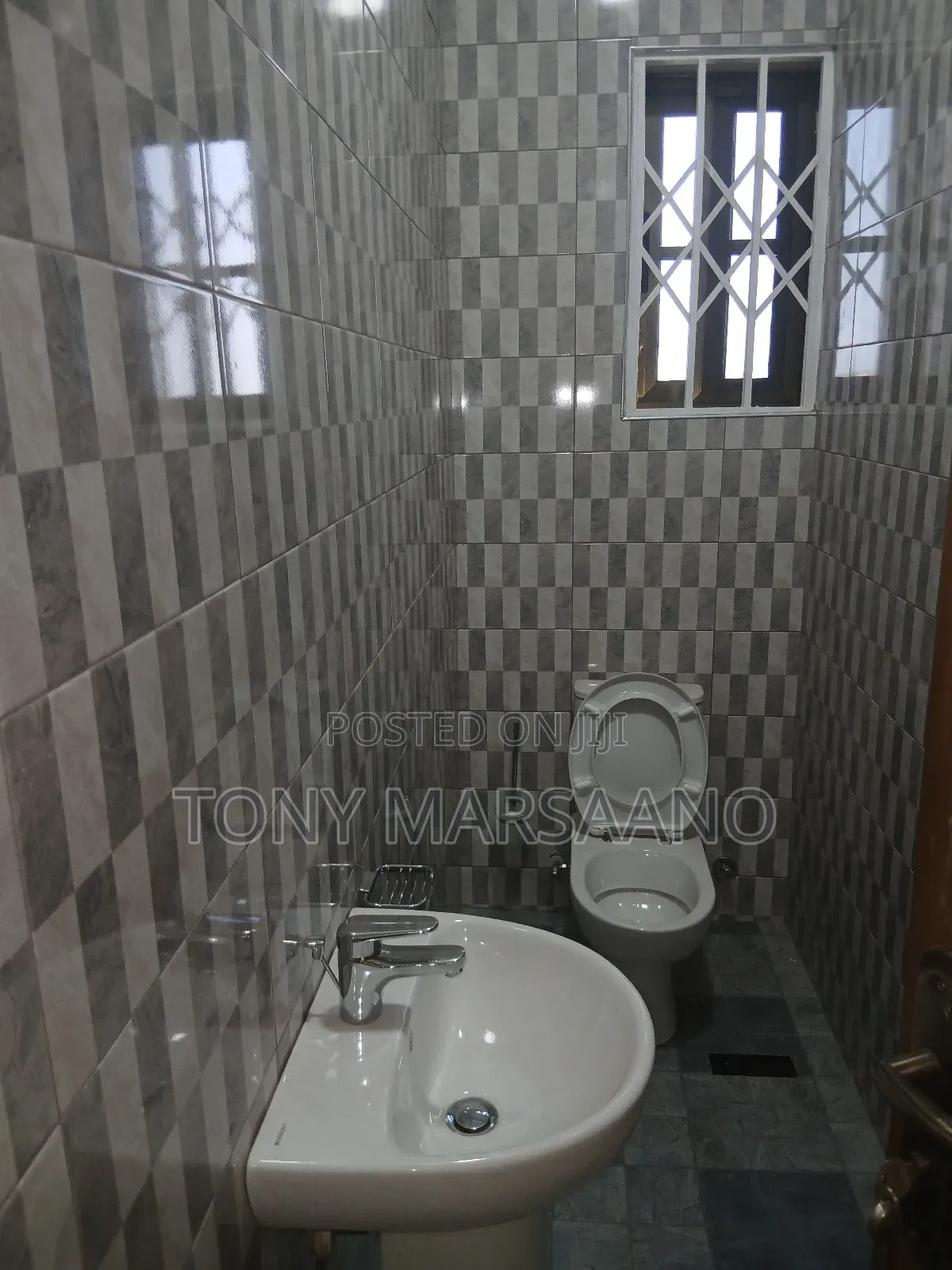 2bdrm Apartment in Haatso, Papao for rent