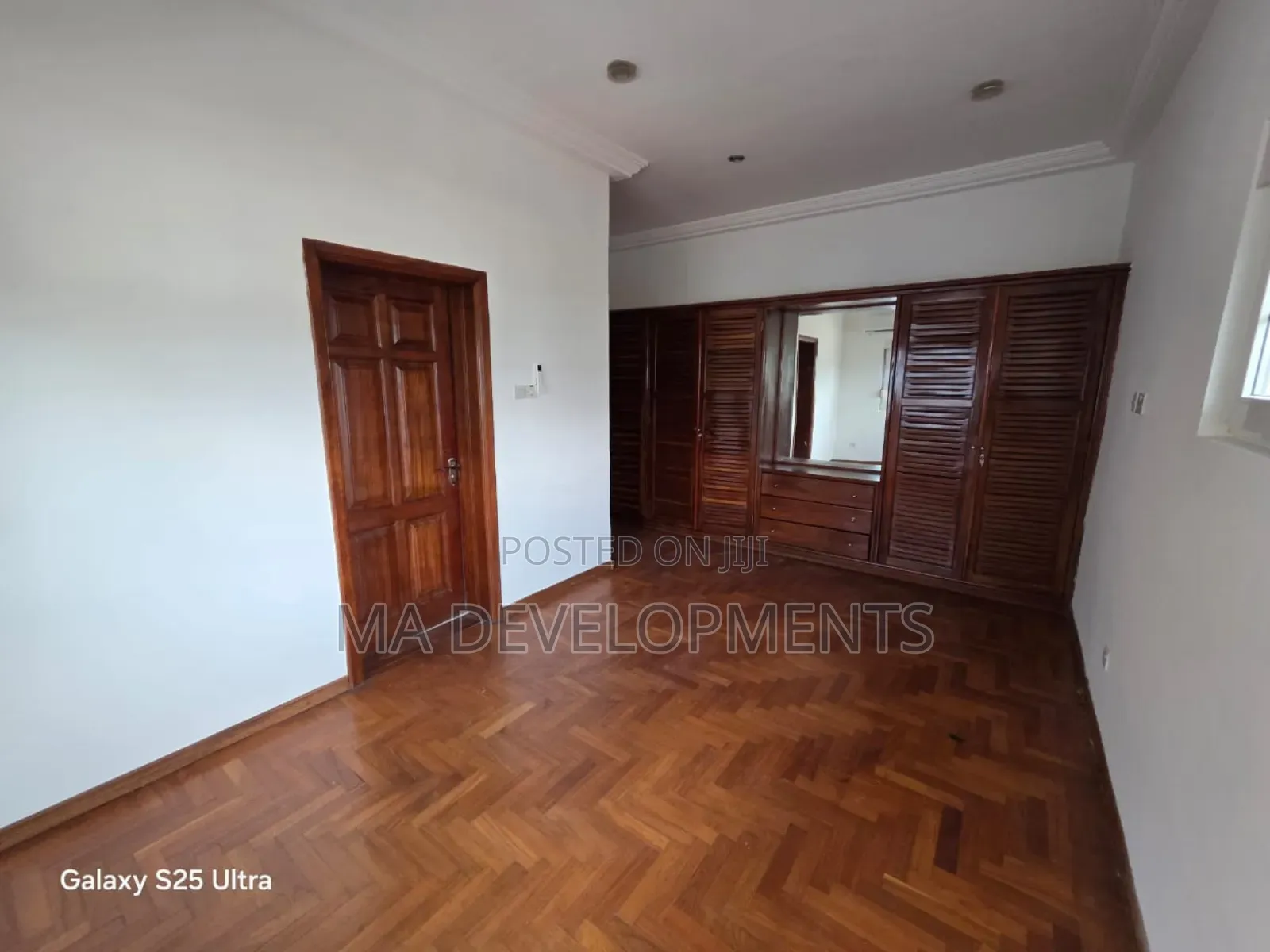 7bdrm House in East Legon Main, Boundary Road Area for rent