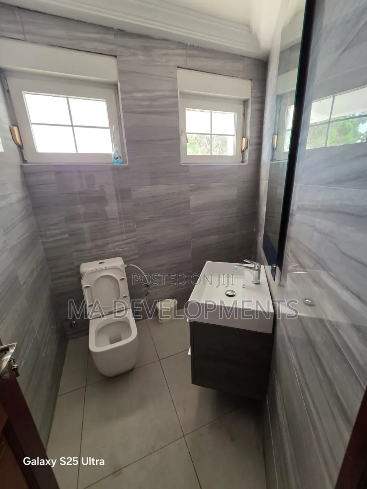 7bdrm House in East Legon Main, Boundary Road Area for rent
