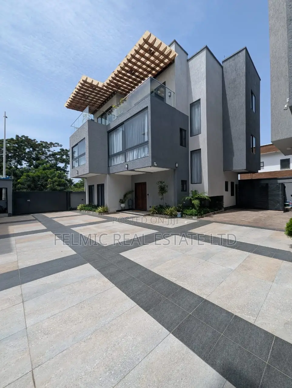 Furnished 6bdrm Townhouse / Terrace for rent