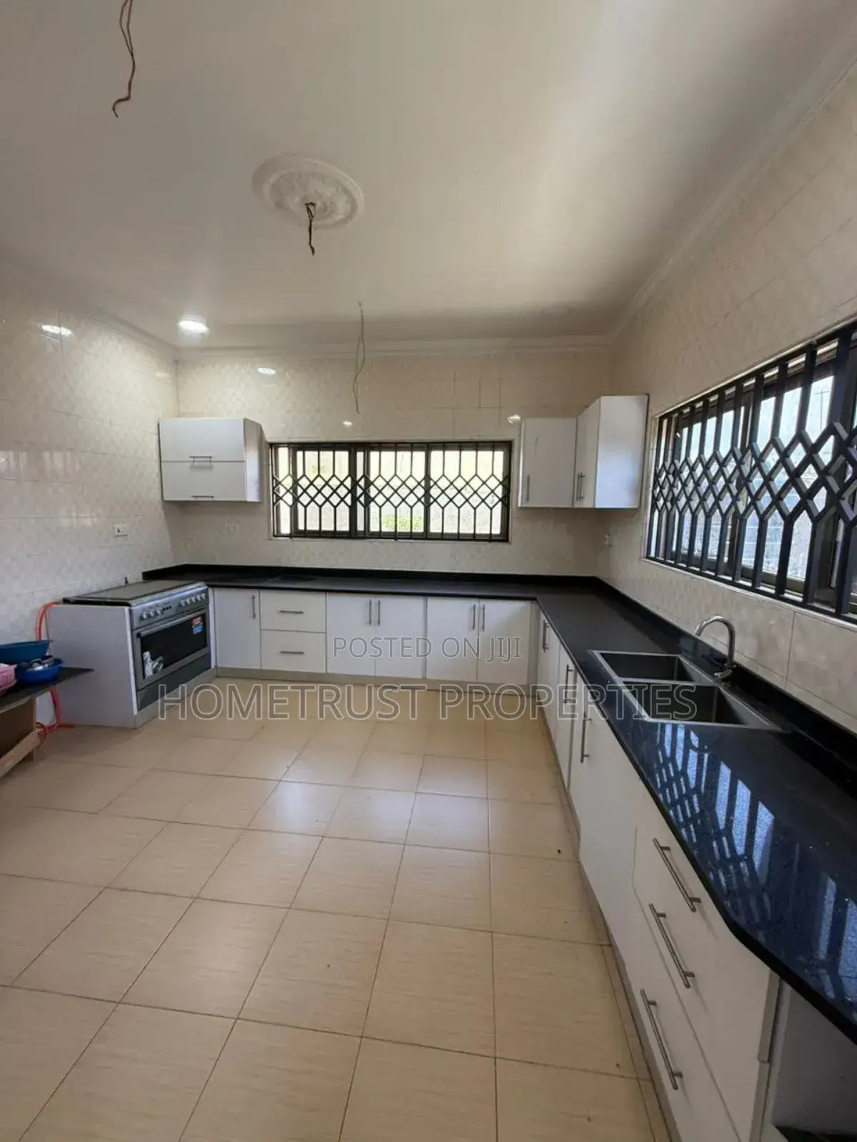 5bdrm House in Weija Scc Area for sale