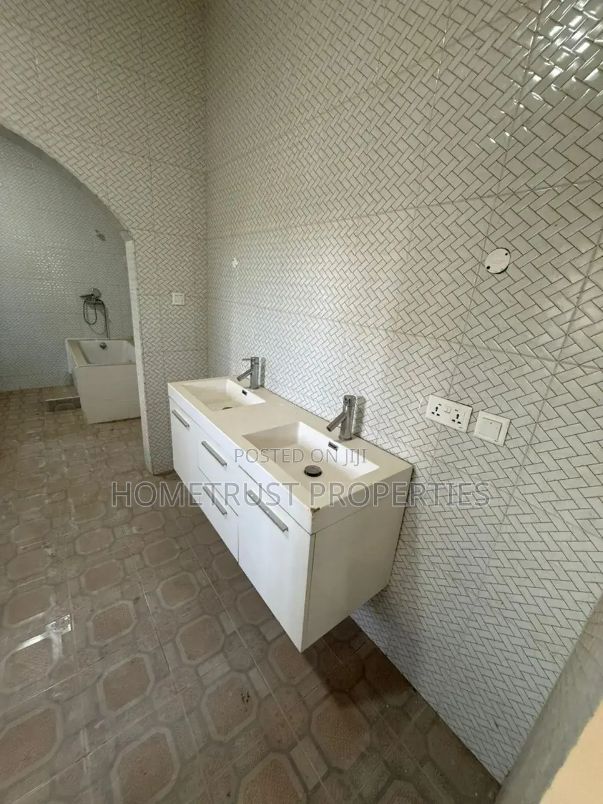 5bdrm House in Weija Scc Area for sale