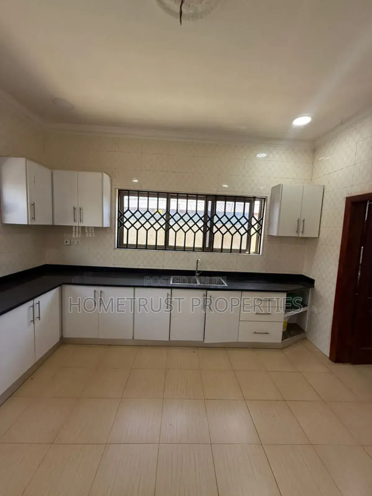 5bdrm House in Weija Scc Area for sale
