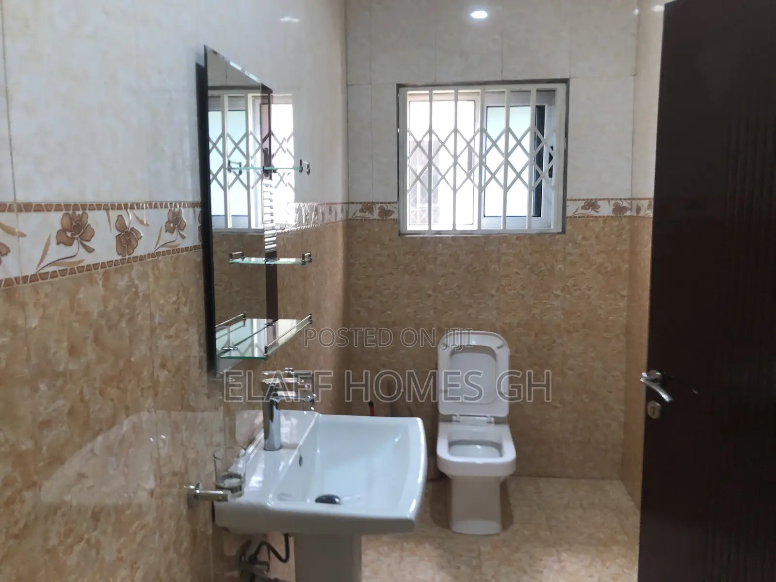4bdrm Duplex in Elaffhomesgh, Ability for rent