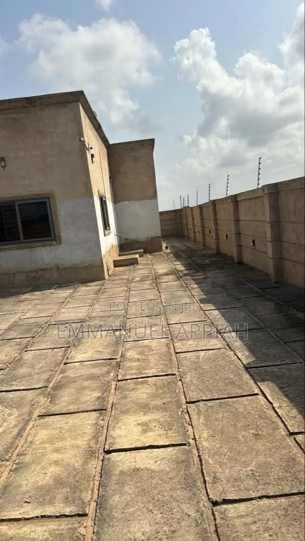 3bdrm House in Kasoa for sale
