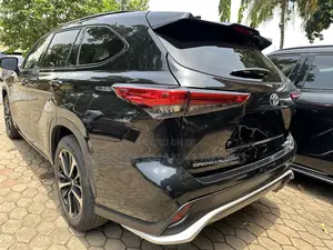Toyota Kluger 2023 Black