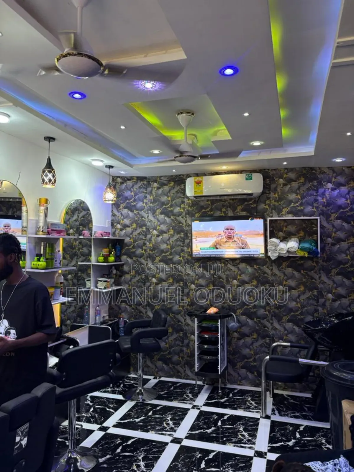 Unisex Barbering Saloon