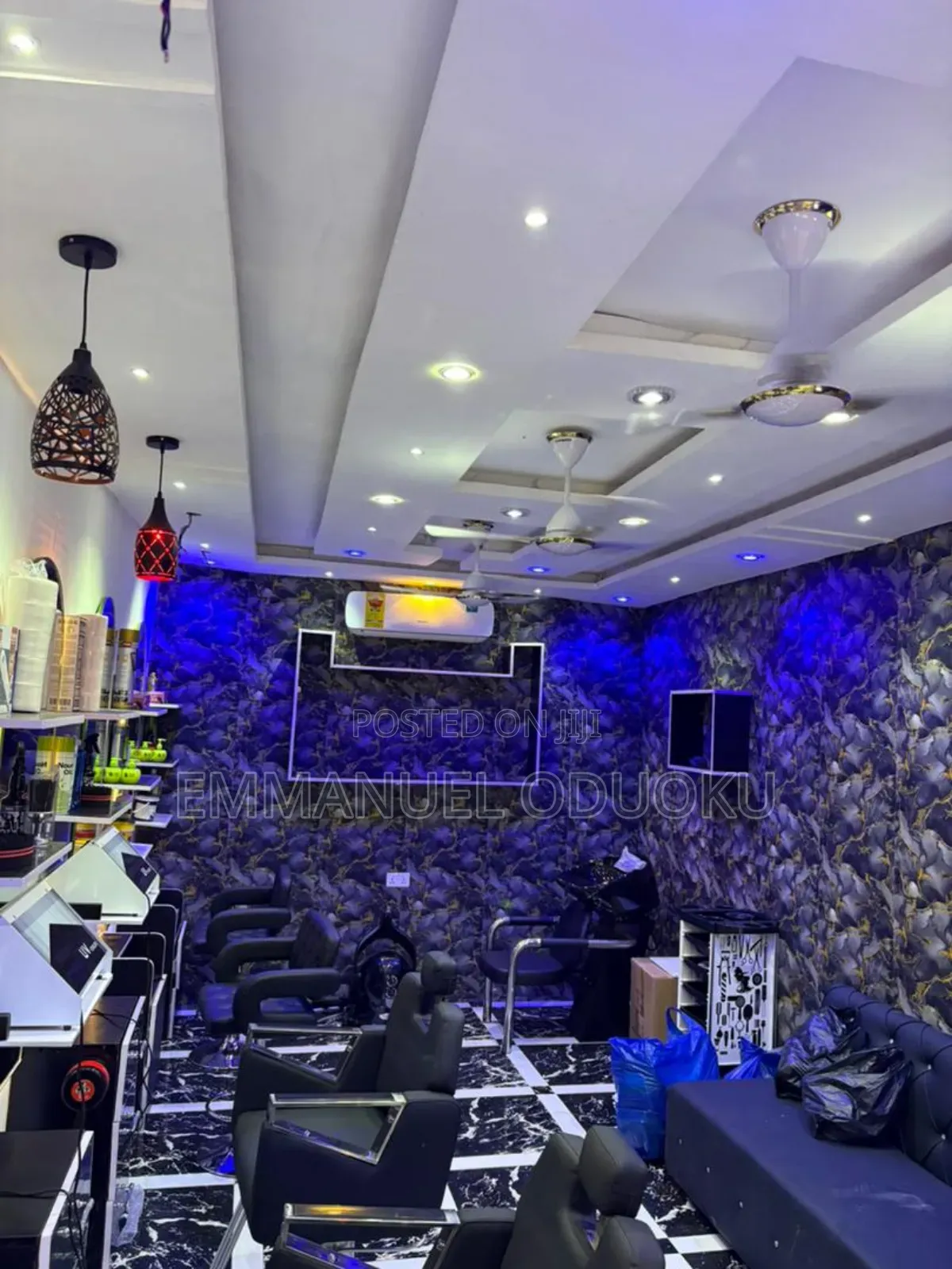 Unisex Barbering Saloon