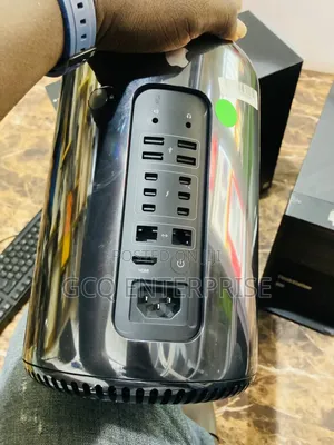 Desktop Computer Apple Mac Pro 64GB Intel Xeon SSD 512GB