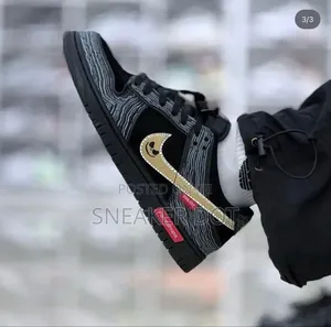 Nike Sb Supreme Panda Dunk