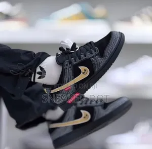 Nike Sb Supreme Panda Dunk