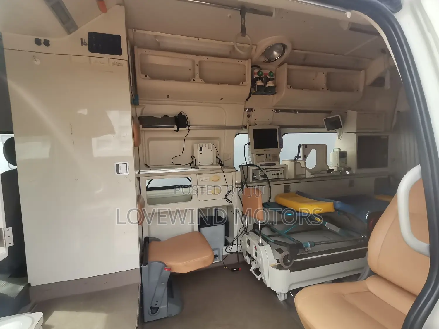 Toyota HiAce 2013 White