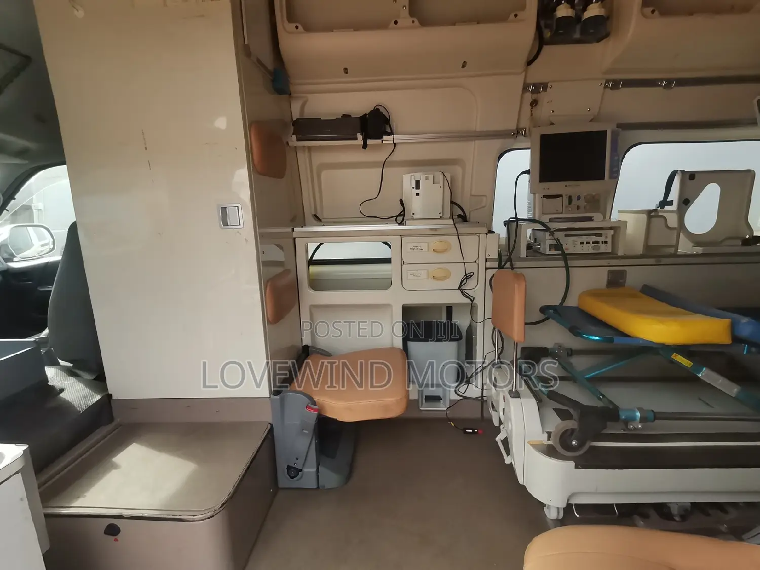 Toyota HiAce 2013 White