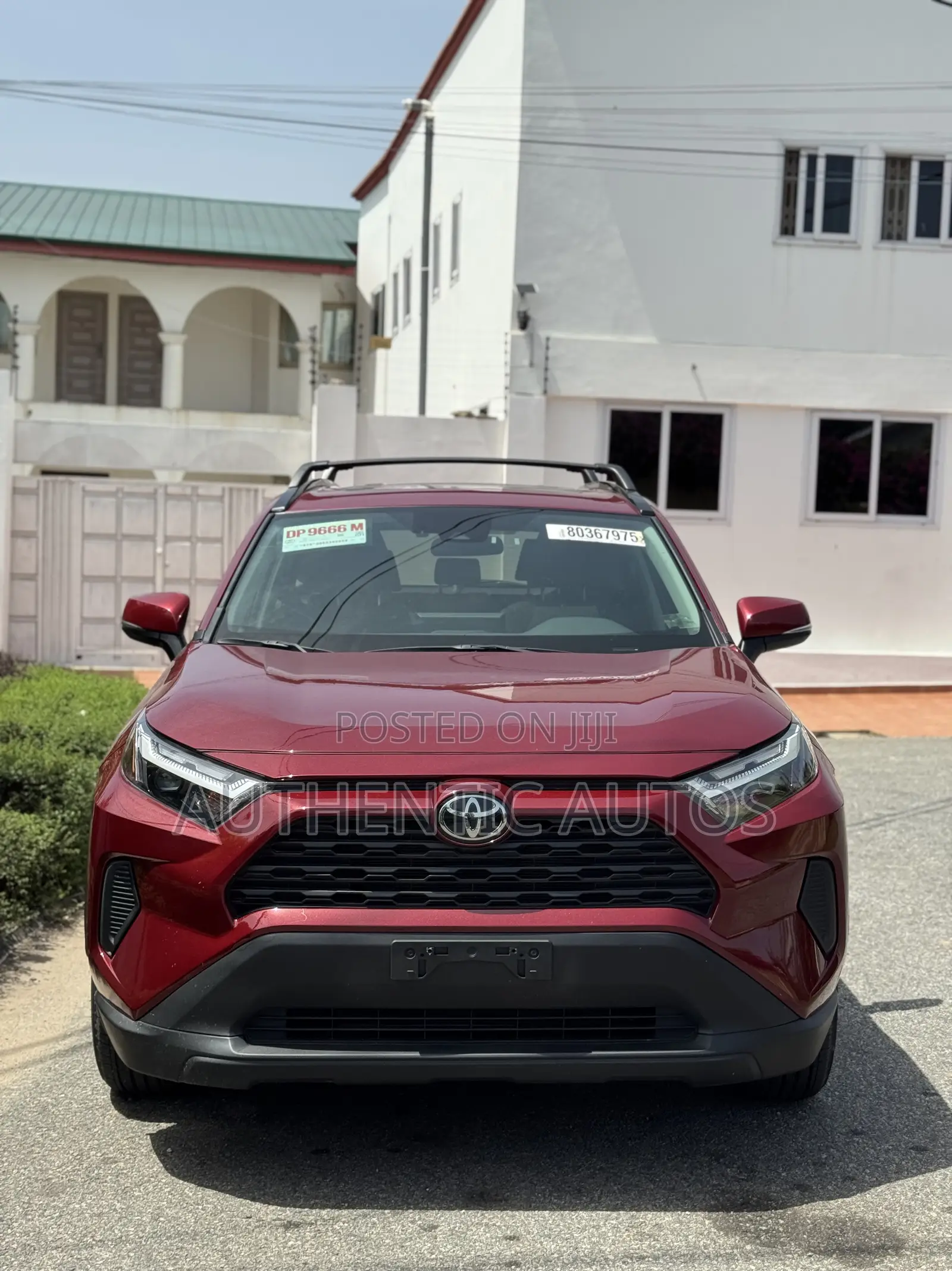 Toyota RAV4 XLE Premium 2025 Red