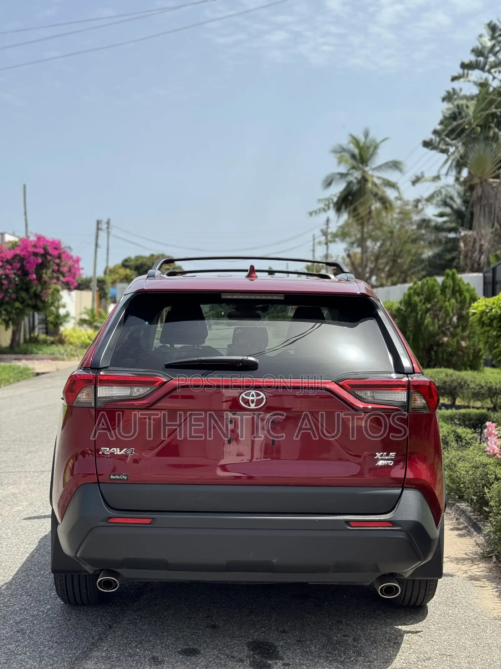 Toyota RAV4 XLE Premium 2025 Red