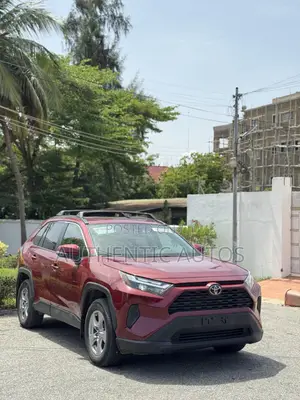 Toyota RAV4 XLE Premium 2025 Red