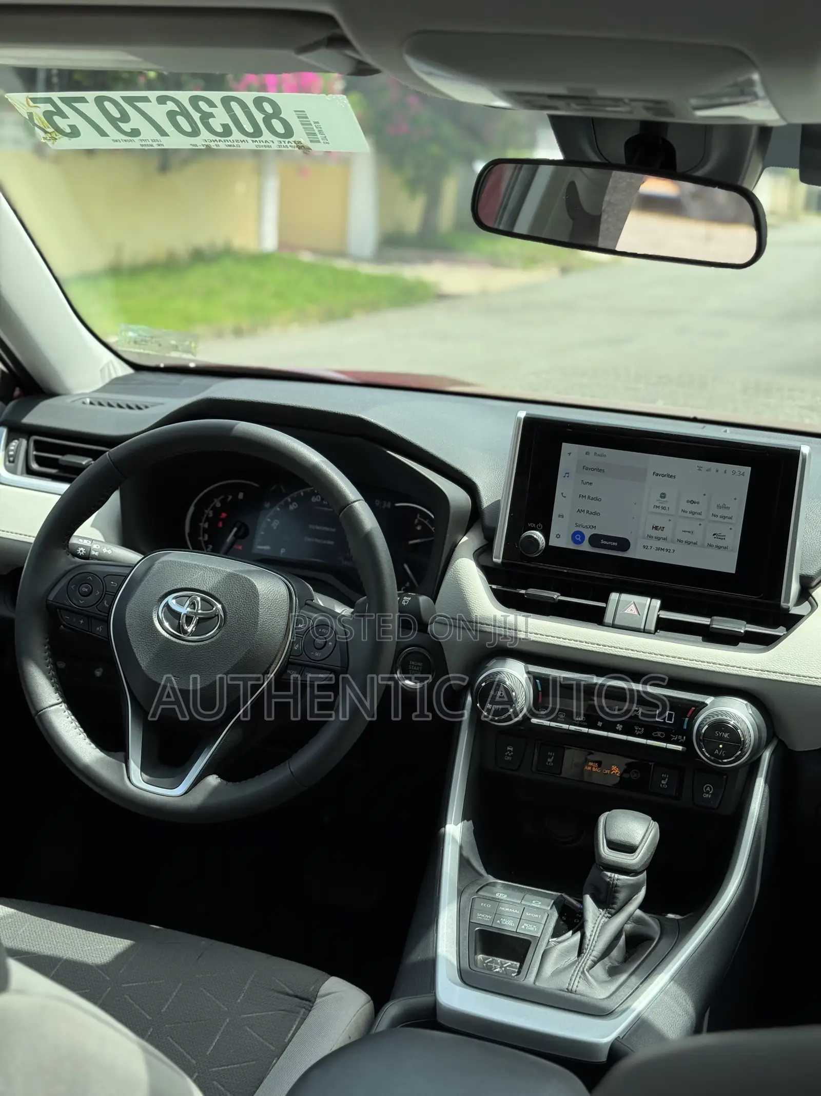Toyota RAV4 XLE Premium 2025 Red