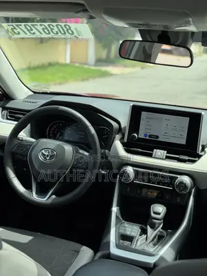 Toyota RAV4 XLE Premium 2025 Red