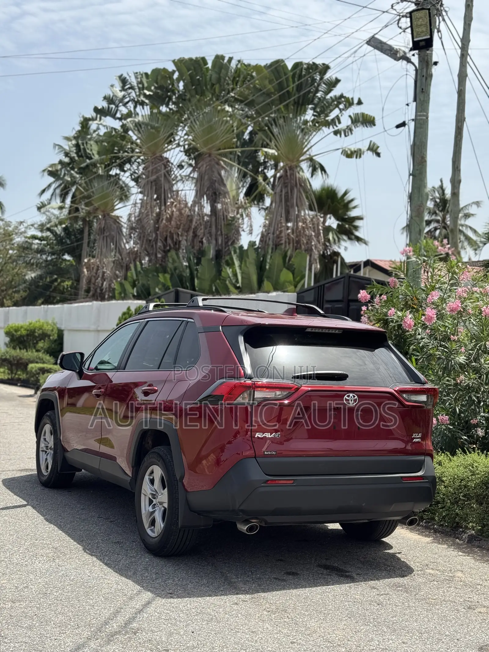 Toyota RAV4 XLE Premium 2025 Red