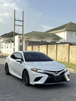 Toyota Camry XSE (2.5L 4cyl 8A) 2019 White