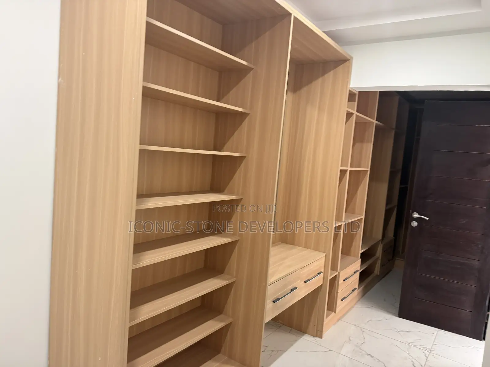5bdrm House in East Legon, A&C Mall Area for sale