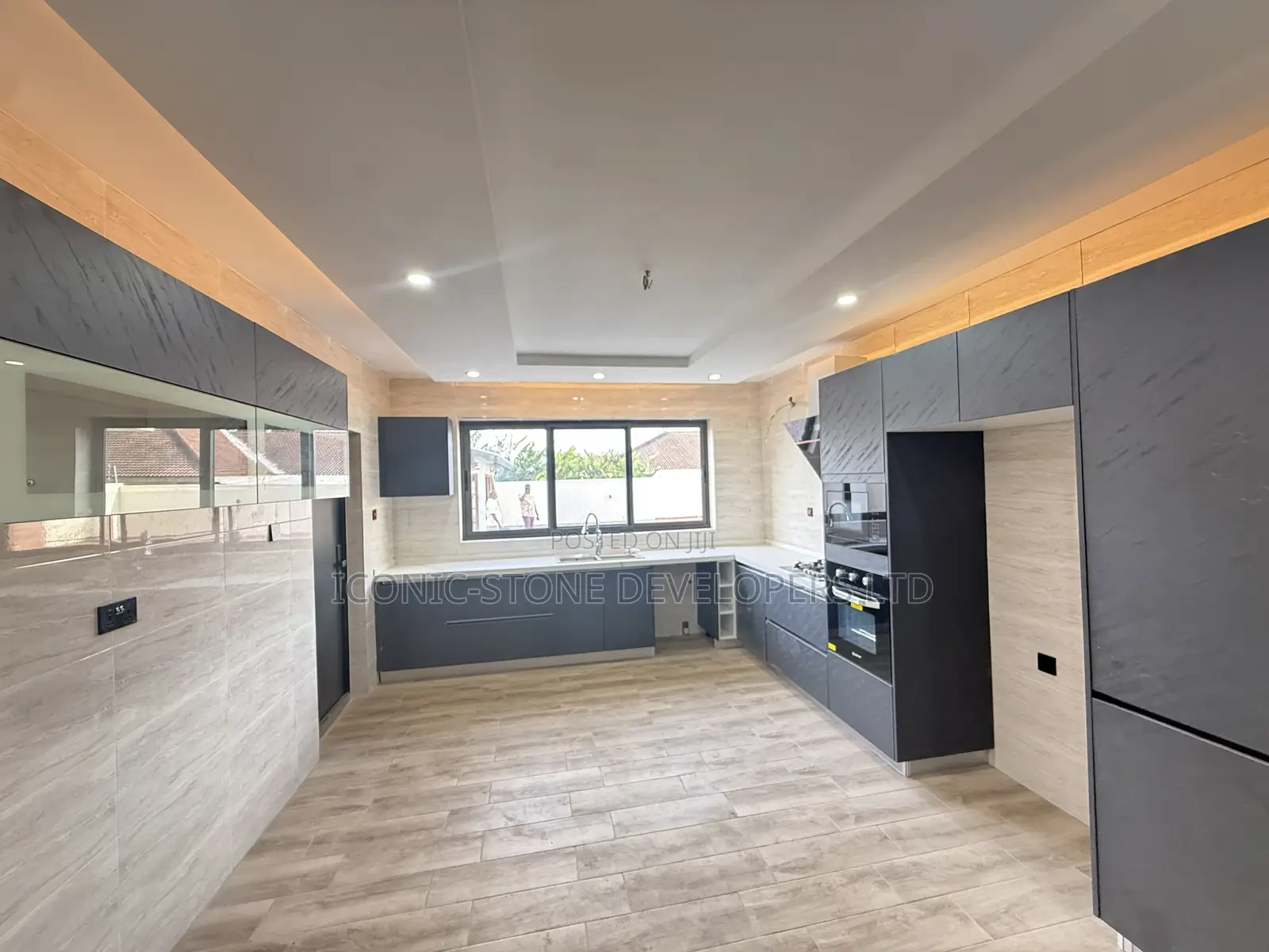 5bdrm House in East Legon, A&C Mall Area for sale