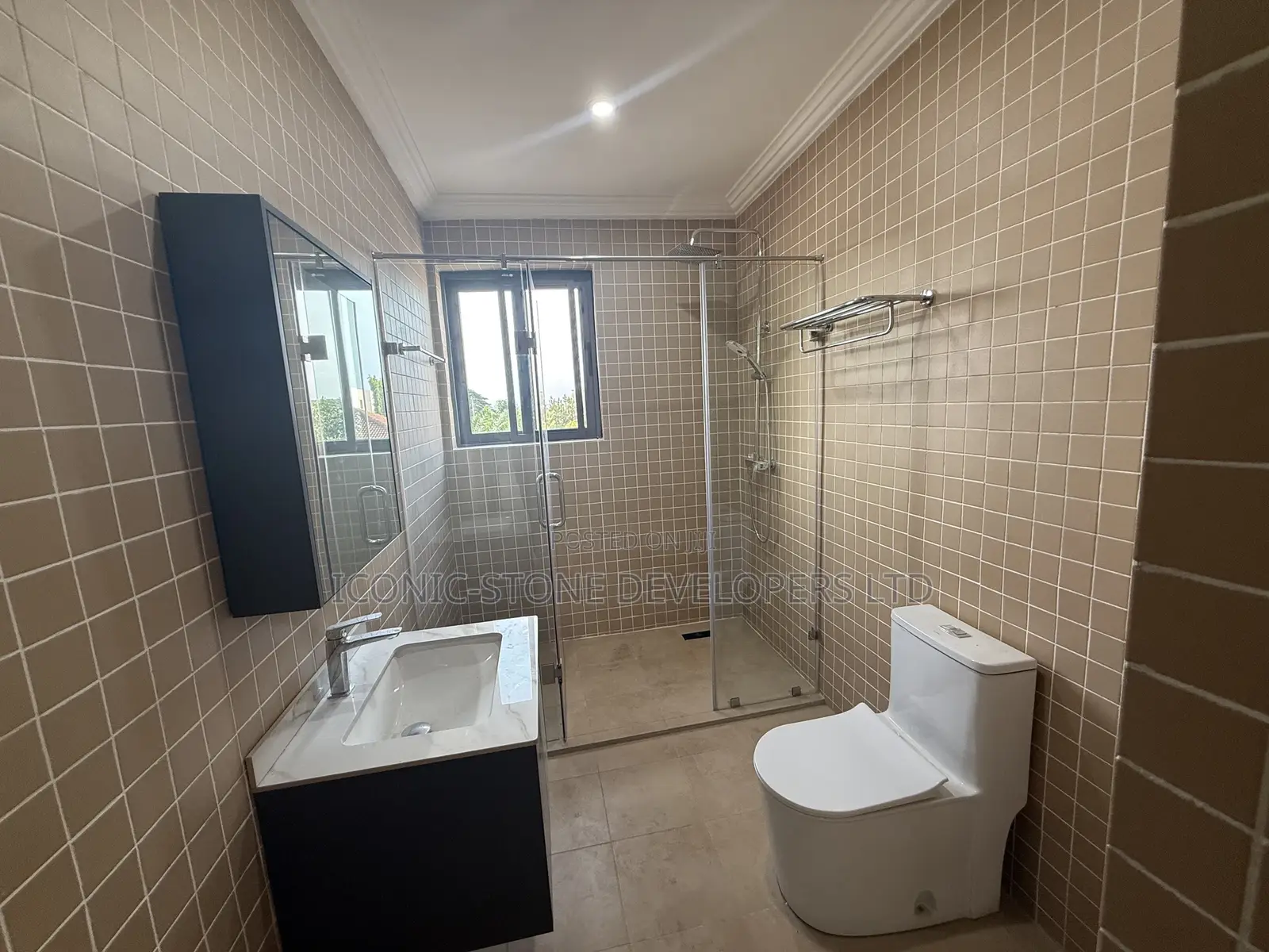 5bdrm House in East Legon, A&C Mall Area for sale