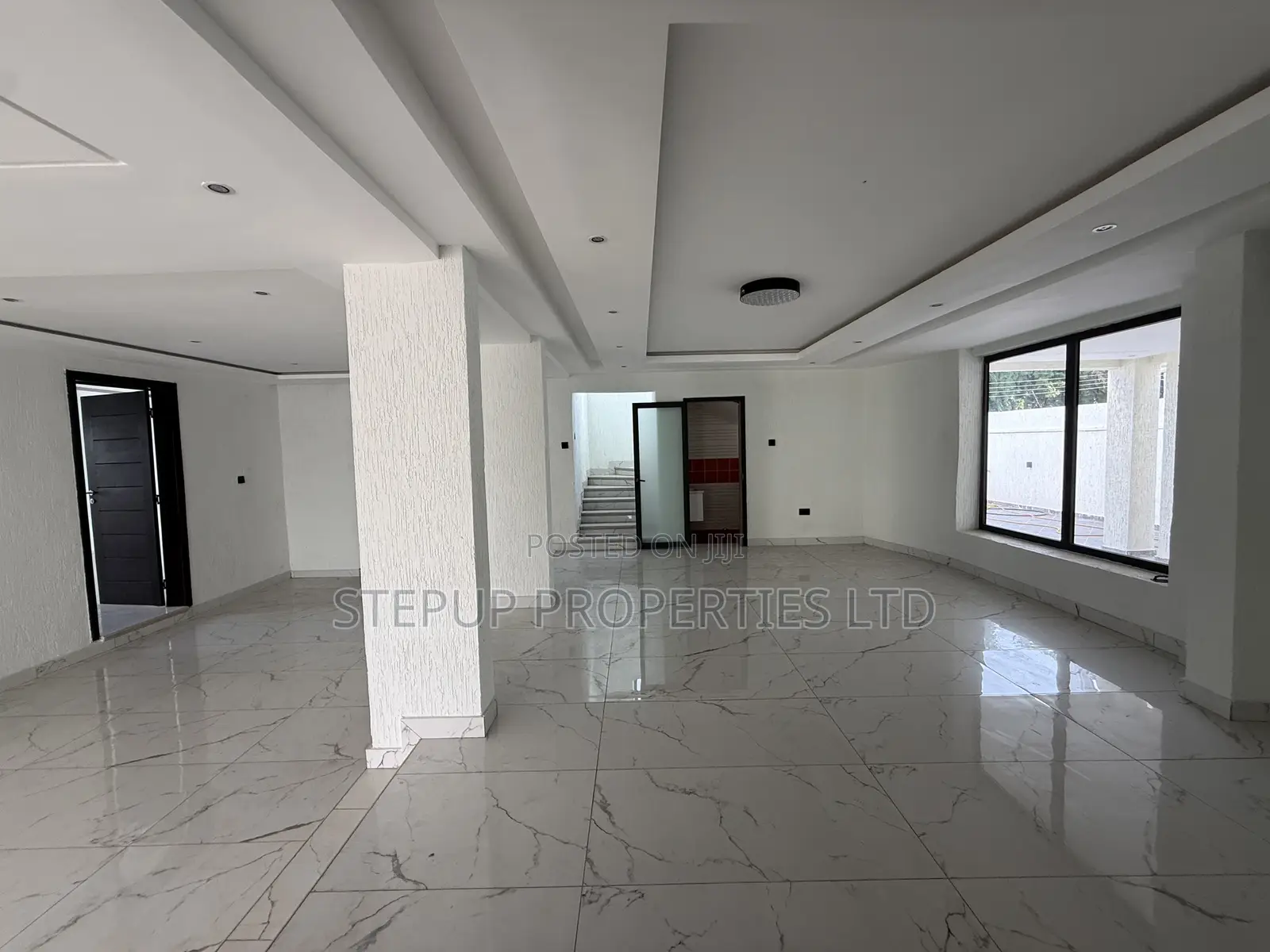5bdrm House in East Legon, A&C Mall Area for sale