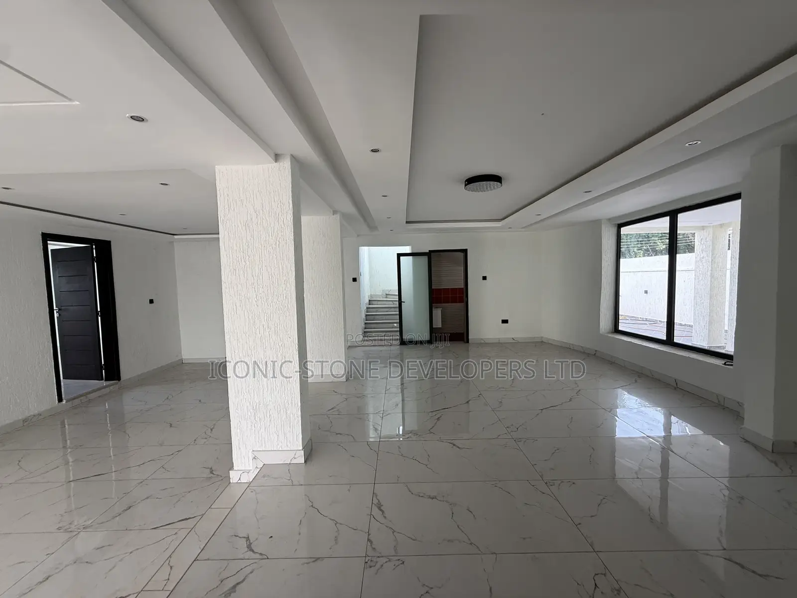 5bdrm House in East Legon, A&C Mall Area for sale