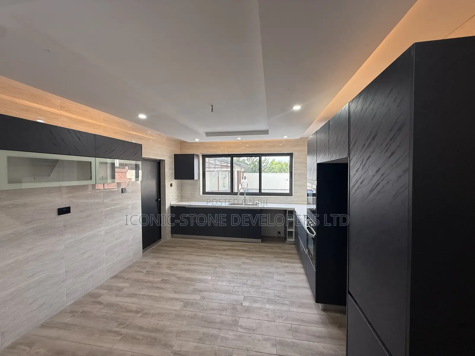 5bdrm House in East Legon, A&C Mall Area for sale