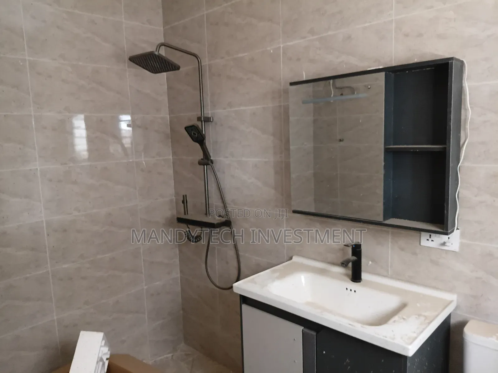 3bdrm House in Lake Side Estate for sale