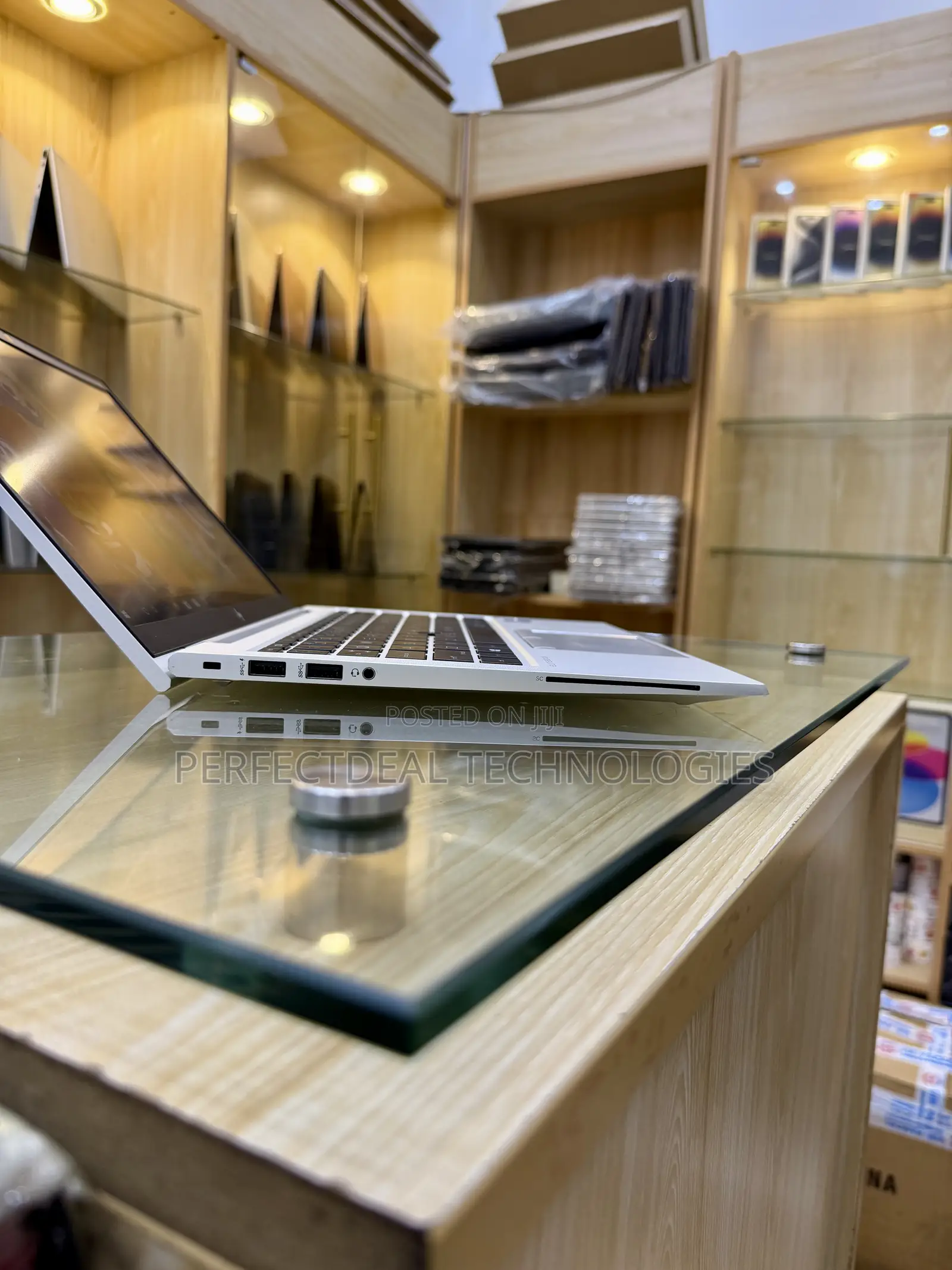 New Laptop HP EliteBook 840 G8 8GB Intel Core i7 SSD 256GB