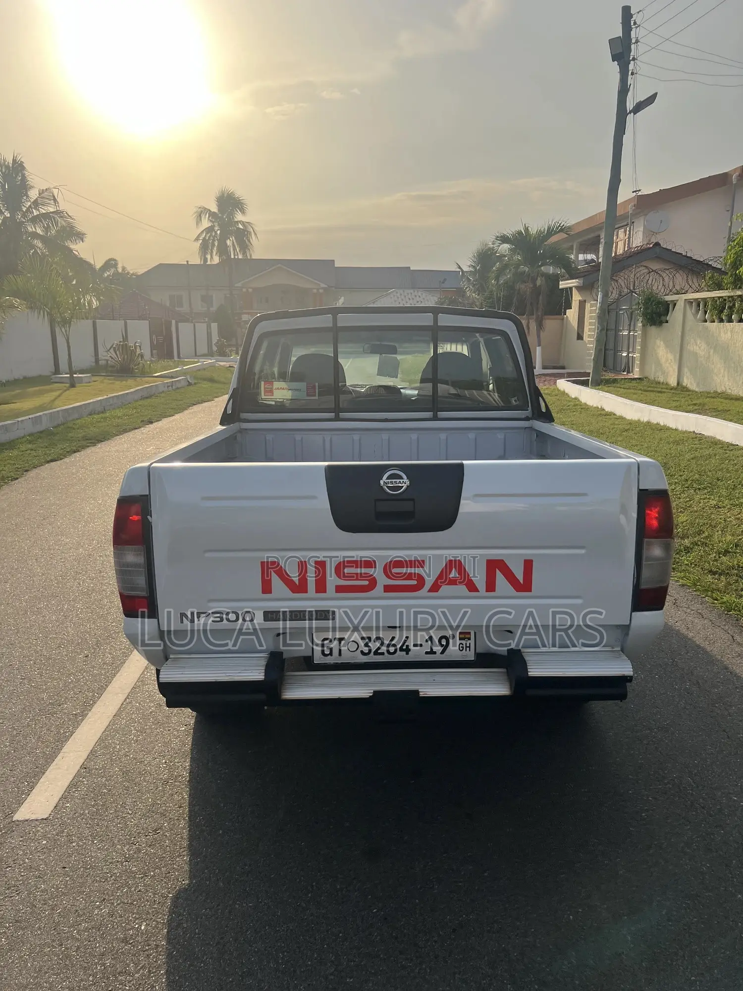 Nissan Hardbody 2019 White