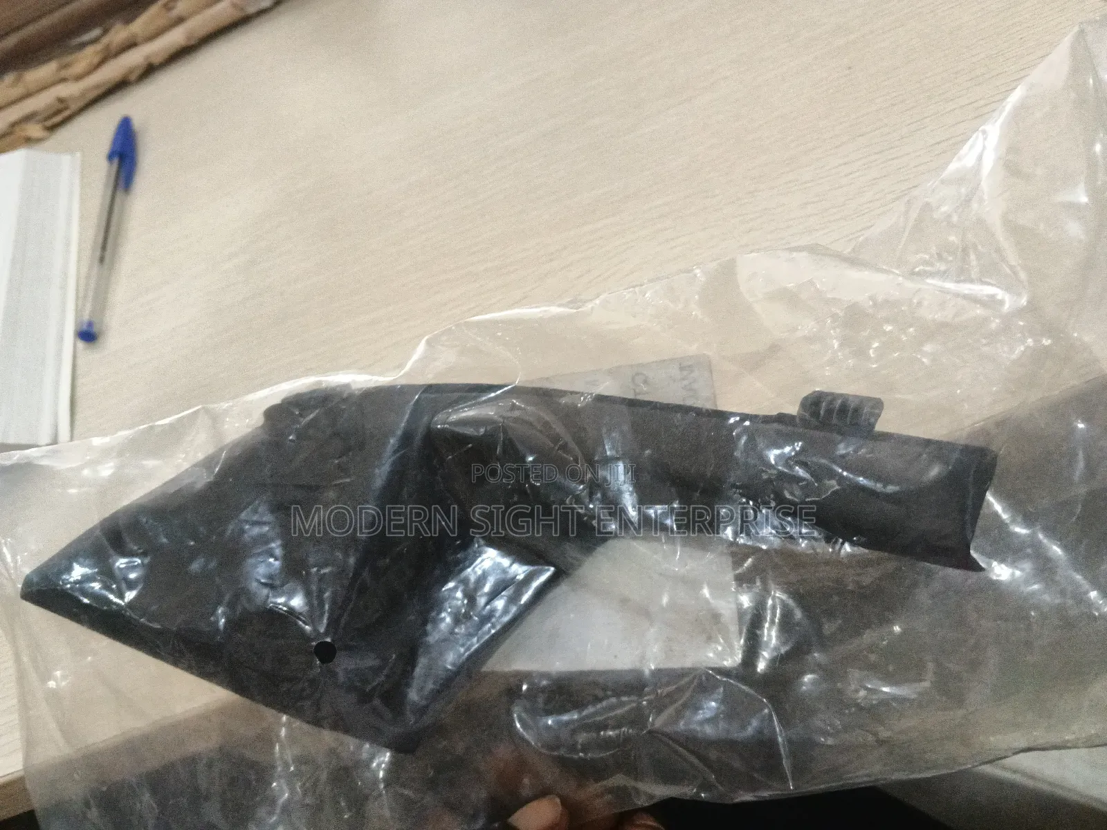 Toyota Prado 10-16 Wiper Panel End