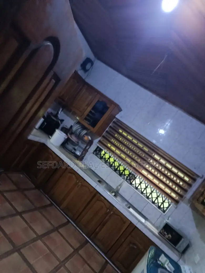 4bdrm House in Sefdard Properties, Ablekuma for rent