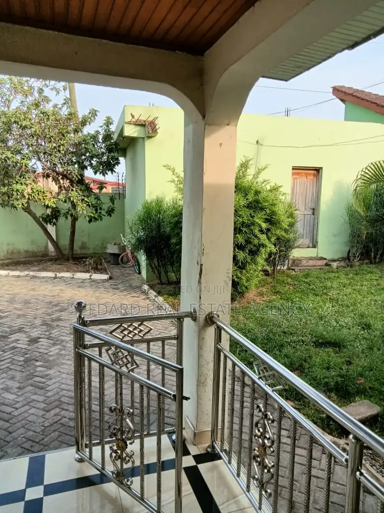 4bdrm House in Sefdard Properties, Ablekuma for rent
